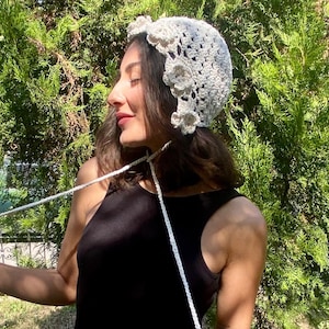 Cuffia floreale in cotone fatta a mano: cappello da folletto in pizzo romantico, cappello primaverile Boho Cottagecore