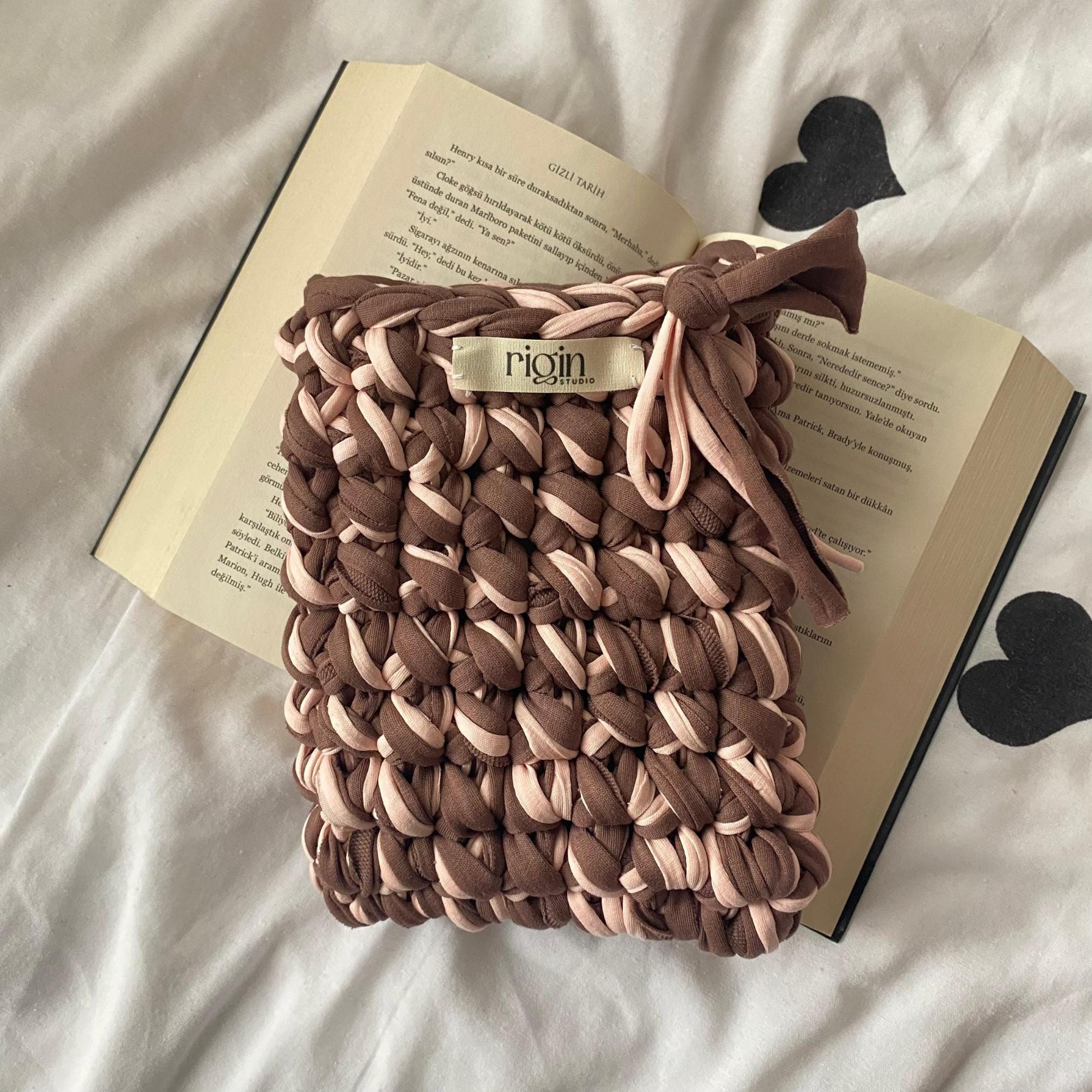 Crochet Kindle Sleeve Pattern: Easy T-shirt Yarn E-reader Cover