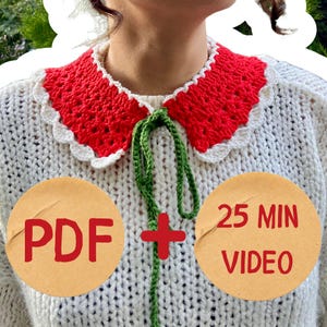 Könnte beinhalten: Ein weißer Pullover mit einem rot-weiß gehäkelten Kragen und einer grünen Krawatte. Der Kragen hat einen gewellten Rand. Das Bild enthält auch den Text "PDF" und "25 MIN VIDEO" auf runden Etiketten.