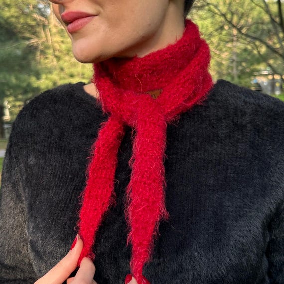 Sciarpa rossa soffice in maglia, sciarpa vegana Sophie morbida
