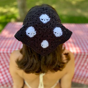 Handmade Skull Crochet Bandana, Black Cotton Halloween Headscarf, Witchy Gothic Head Wrap, Spooky Hair Accessory, Skull Granny Square