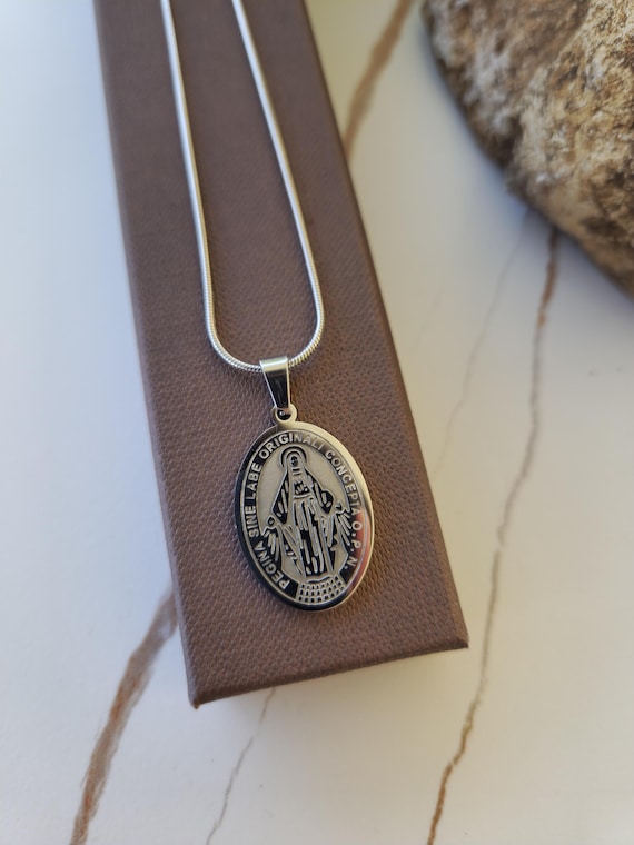 Collana Madonnina Miracolosa In Acciaio - Catenina Con Medaglietta Ovale Della Vergine Maria E Croce - Gioiello Religioso Donna