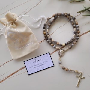 Chapelet catholique avec les larmes de Job - Fait main à Medjugorje - Cadeau de prière pour maman ou grand-mère - Cadeau de la foi avec carte de bénédiction