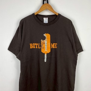 Vintage Bite Me T-Shirts DO1135