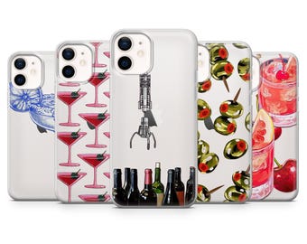 Puede incluir: Una colección de fundas transparentes para teléfonos con varios diseños temáticos de cócteles. Las fundas presentan ilustraciones de una rodaja de limón, copas de martini, una máquina de garra, aceitunas en brochetas y un cóctel de cereza.