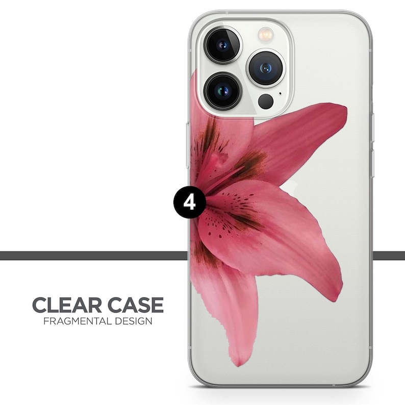 Puede incluir: Funda transparente para tel&eacute;fono con un dise&ntilde;o de flor de lirio rosa. La funda tiene un fondo transparente y el texto "CLEAR CASE FRAGMENTAL DESIGN". La funda del tel&eacute;fono tiene una c&aacute;mara con tres lentes.