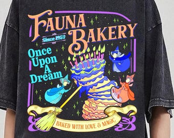 Fauna Bakery Baked With Love And Magic Shirt, slapende prinses T-shirt, Fairy Godmother Tee, themapark familie shirts, familie vakantiereis