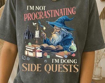 I'm Not Procrastinating, Side Quests Game Dice, Funny Astarion Game Fan Tee, Dungeon And Dragon Shirt, DnD Game Player Tee, RPG Roleplaying