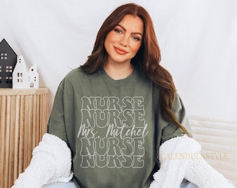 Presente de enfermeira, camiseta Comfort Colors® com nome de enfermeira, camiseta personalizada de enfermeira, camiseta de escola de enfermagem, camiseta de estudante de graduação, camiseta de enfermeira registrada