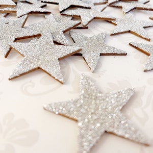 Superbes étoiles en bois argentées scintillantes de style vintage, grandes étoiles en bois de 2 pouces scintillantes pour embellir vos projets Quantité de 5 10 15 ou 20