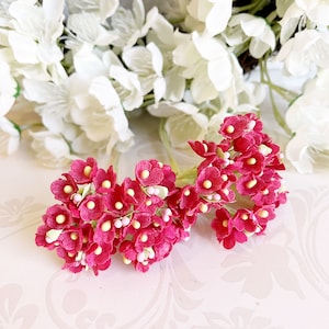 2 Sträuße Maraschino Kirschrot Vintage Stil Samt / beflocktes Papier Vergissmeinnicht Hutmacherkunst Blumen Retro Kitsch