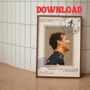 Digital Download Daniel Ricciardo Lick The Stamp A4 Print | F1 Racing, F1 Fan Geschenk, Formel Eins Poster, Sport Poster, McLaren, RedBull