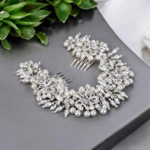 Bridal Hair Comb with Pearls & Crystals • Handmade Silver Headpiece for Bride • Elegant Wedding Hair Accessory or Tiara