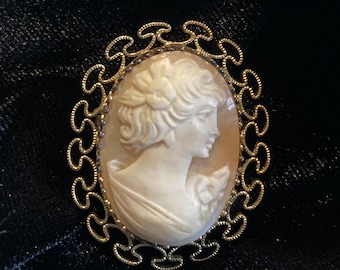 VINTAGE FILGREE CAMEO Pin/Pendant
