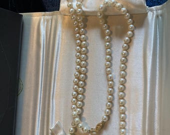 24" LUXURY PEARLS in Leather Wallet