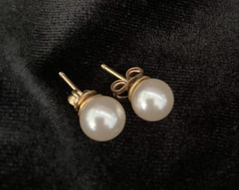 VINTAGE "PEARL" 8mm Post Earrings