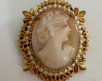 VINTAGE FLORENZA SHELL Oval Cabochon w seed pearls