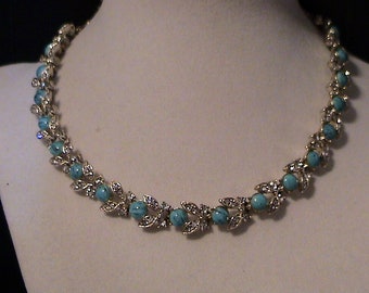 Gorgeous Vintage Robins Egg Blue Cabochon & Crystal Rhinestone Gold Tone Necklace