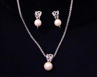 Vintage AMCO  Genuine Pearl 14k White Gold  Overlay Filigree Pendant Necklace & Screw Earrings Set