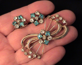 Vintage TRU KAY 12K Gold Filled Aqua Blue Rhinestone Bow Pendant Brooch & Screw Back Earrings