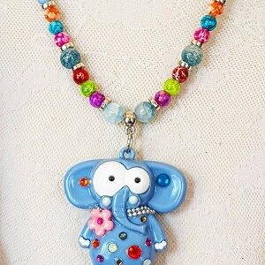 Funny Savane Collier mi-long Unique ludique Éléphant bleu rose multicolore fleur polymère cristal Swarovski verre argenté mignon kawaï image 3