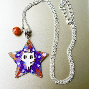 Star Cat. Collier court unique chat étoile design original Tikaille pendentif résine strass bohème métal argenté multicolore mignon kawaï image 1