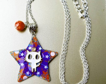 Star Cat. Collier court unique chat étoile design original Tikaille pendentif résine strass bohème métal argenté multicolore mignon kawaï