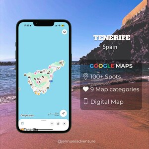 Può includere: Uno smartphone mostra una mappa digitale di Google Maps di Tenerife, Spagna, con oltre 100 punti e 9 categorie di mappe. Lo schermo mostra una mappa azzurra con varie icone. Lo sfondo presenta una spiaggia e una montagna.