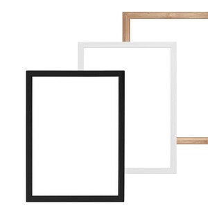 Puede incluir: Tres marcos de fotos rectangulares en negro, blanco y tonos de madera natural se muestran sobre un fondo blanco. Los marcos est&aacute;n vac&iacute;os, con un dise&ntilde;o simple y moderno, y est&aacute;n dispuestos en una composici&oacute;n en capas.