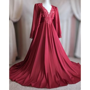 M Vintage Olga Nightgown and Robe, 1970s Peignoir, Red Maroon, Long Satin Robe, Silky Lace Maxi Dress, Old Hollywood Glam, Loungewear