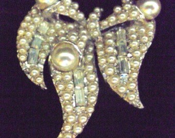 Vintage Gold Rhinestone Flower Pin Bold Floral Pin Brooch with Rhinestone Stamin CN3