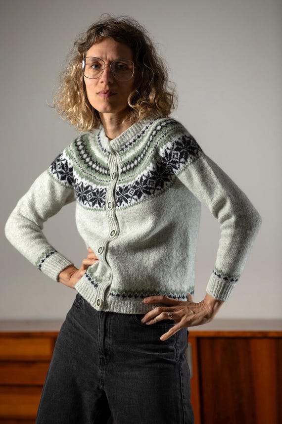 Handmade Vintage wool cardigan /Retro sweater from the 90s made in Norway/ casual sweater/oversize/size S
