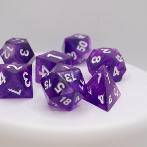 Nighthide, juego de dados de resina DnD, dados poliédricos, dados de borde afilado, dados de rol, dados MTG, Dungeons and Dragons, regalos DnD