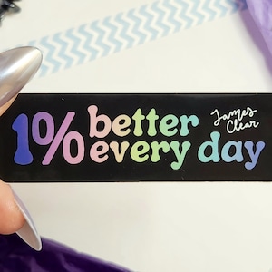 Atomic Habits 1% Better Every Day Naklejka - Wodoodporny Błyszczący Winyl