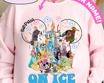 Camiseta personalizada de Disney On Ice, suéter para viaje familiar de WDW, camiseta a juego de Disneyland, camiseta de viaje de invierno de Disney, sudadera de Disney Mickey&Co