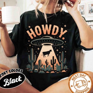 Howdy Western Cow UFO Tshirt, Vintage Cowboy Alien T-shirt, Vintage 90s Shirt, Washed Shirt, Vintage Shirts, Vintage Alien Shirt