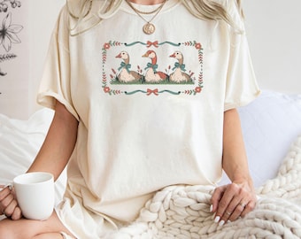 Comfort Colors® Vintage 80s Goose Shirt, Funny Blue Ribbon Goose Tee, Retro Goose Graphic Shirt, Cute Farm Animal Tee, Cottagecore Gift Tee