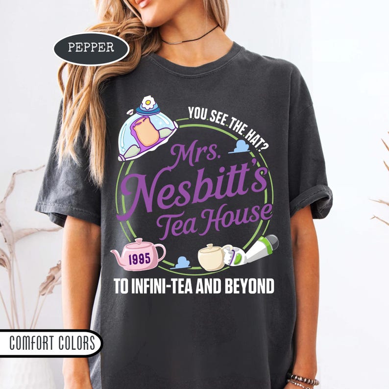 Puede incluir: Un juego de tres tazas de cer&aacute;mica con un acabado mate moteado. Cada taza presenta un color diferente: azul claro, crema y gris. Las tazas tienen un dise&ntilde;o simple y moderno y un asa c&oacute;moda.