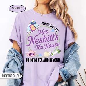 Camiseta Comfort Colors de Mrs Nesbitts Tea House 1995 "Hasta el infinito y más allá", camiseta de Disney Buzz Lightyear de Toy Story, Magic Kingdom, viaje a Disneyland imagen 4