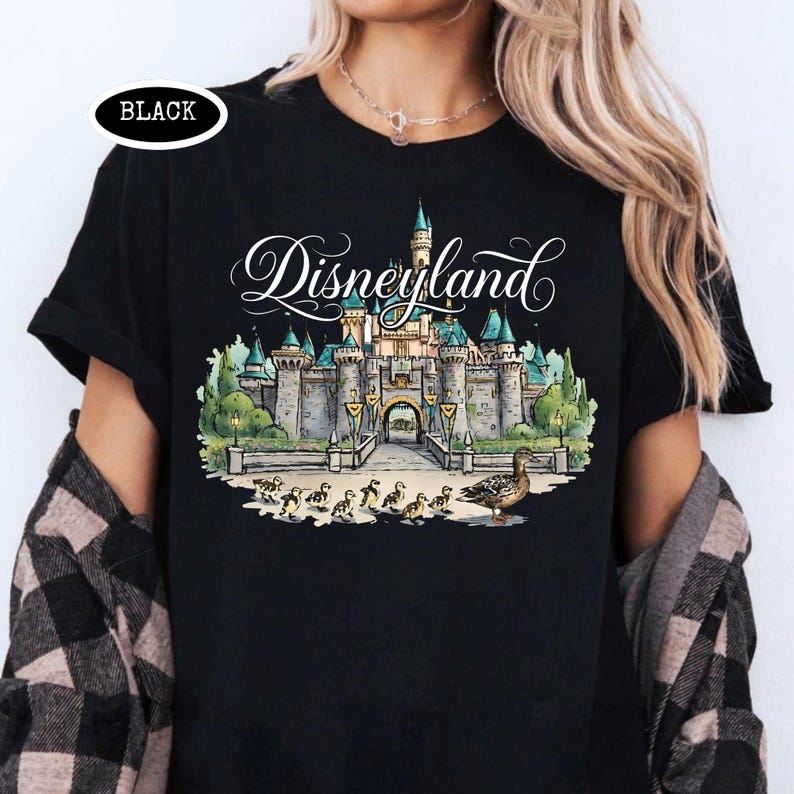 Retro Disneyland Castle-skjorta med ankor, Disney Park unisex grafisk t-shirt med komfortfärger, matchande skjorta för familjesemestern 2026 bild 5