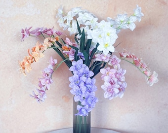 Fresias de seda de tallo largo — 60 cm de fresias de tacto realista para ramos de novia, arreglos de mesa, decoración del hogar y adornos navideños