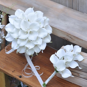 Echte Note Rustikale weiße Calla-Lilien-Blumenstrauß / Perlen-Mitte Calla-Lilien-Blumenstrauß / Bandfarbe wählen Blumenstrauß / Brautjungfern-Hochzeits-Blumenstrauß-Set