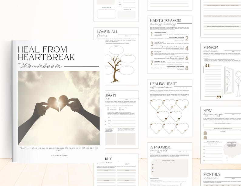Pu&ograve; includere: Un quaderno di lavoro intitolato "Guarire dal dolore del cuore" con una copertina beige che presenta la silhouette di due mani che tengono un cuore spezzato. Il quaderno include pagine con suggerimenti ed esercizi per guarire dal dolore del cuore, come "L'amore in tutte le sue forme", "Abitudini da evitare durante la guarigione", "Affermazioni del cuore guaritore", "Una promessa a me stesso", "Nuovi inizi" e "Pianificatore mensile".