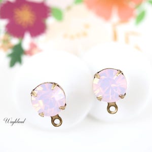 Pendientes de botón de ópalo rosa Preciosa de 8 mm con cristal y aro de diamantes de imitación redondos (1 par)