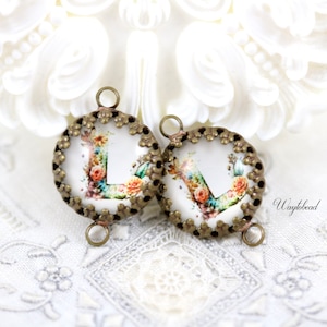 Colgante con dijes de piedras de un solo juego redondo con letra L, patrón floral multicolor, cabujón del alfabeto de estilo vintage de 16 mm - 2