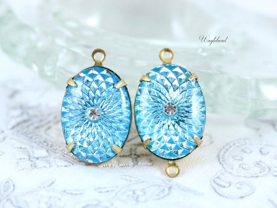 Blue Starburst Glass Stone and Crystal Tear Drop Necklace Blue Starburst Glass Stone and Crystal Tear Drop Necklace