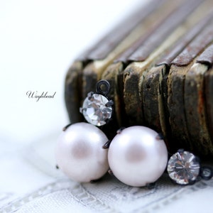 Crystal Clear & Pearlized Light Pink 15x9mm Vintage Plastic and Crystal Round Stones Luster Drops Connectors Brass Settings - 2