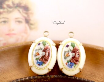 White Blue & Burgundy Floral Vintage Oval Gold beaded Edge Flower Cameo 18x13mm Connectors Western Germany Charms Pendant - 2