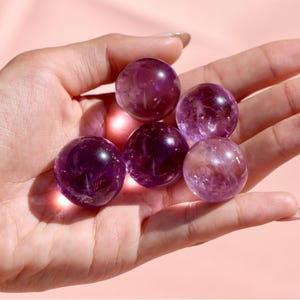 Mini esfera de amatista: bola de cristal pulida, piedra de bolsillo