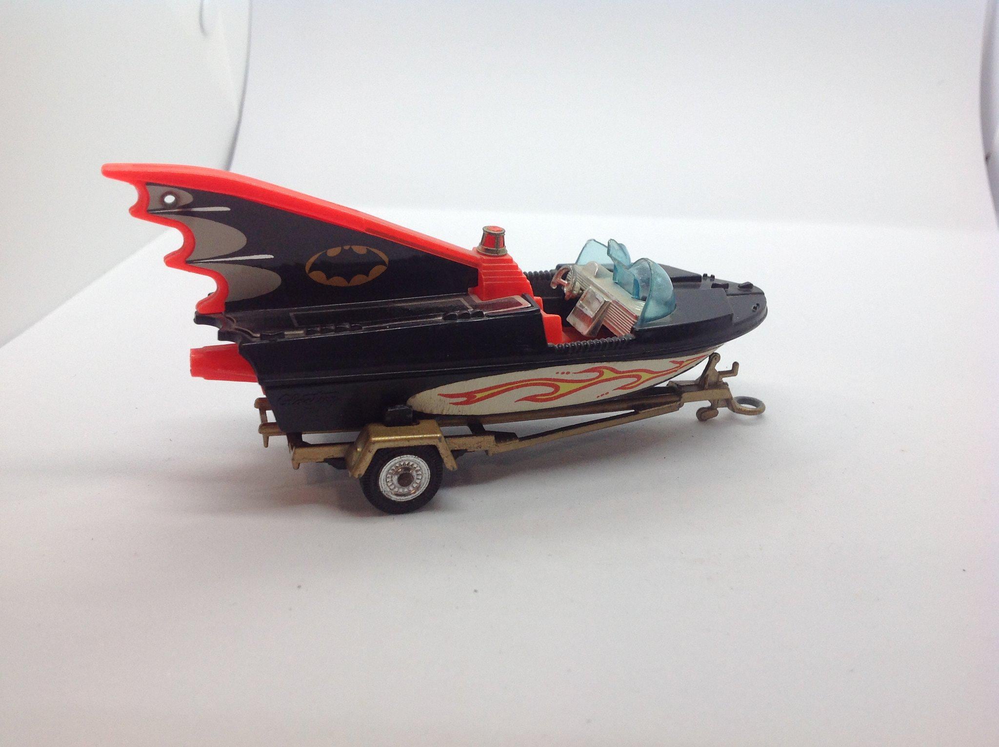 CORGI TOYS GIFT SET 3 BATMOBILE WITH BATBOAT AND TRAILER D